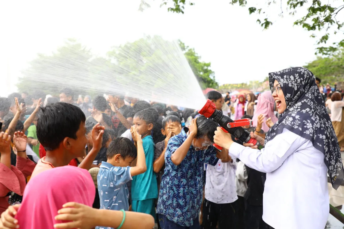Pemkab Siak Gelar Tradisi Mandi Belimau Perdana di Depan Istana