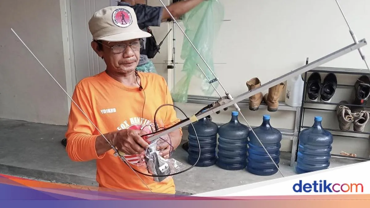 Penggemar Radio Amatir Berburu Sinyal di Kulon Progo