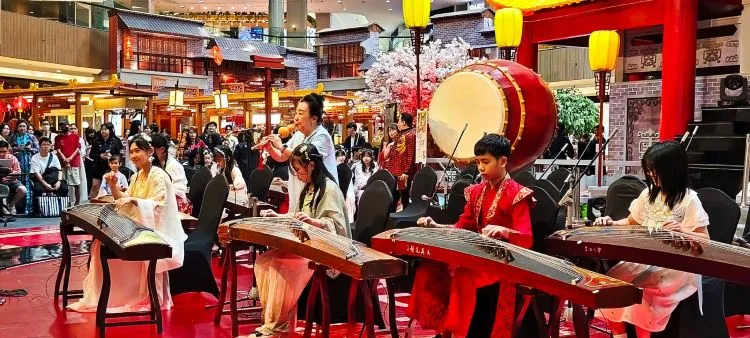 Konser Musik Tradisional Tiongkok Meriah di Pakuwon Mall Surabaya