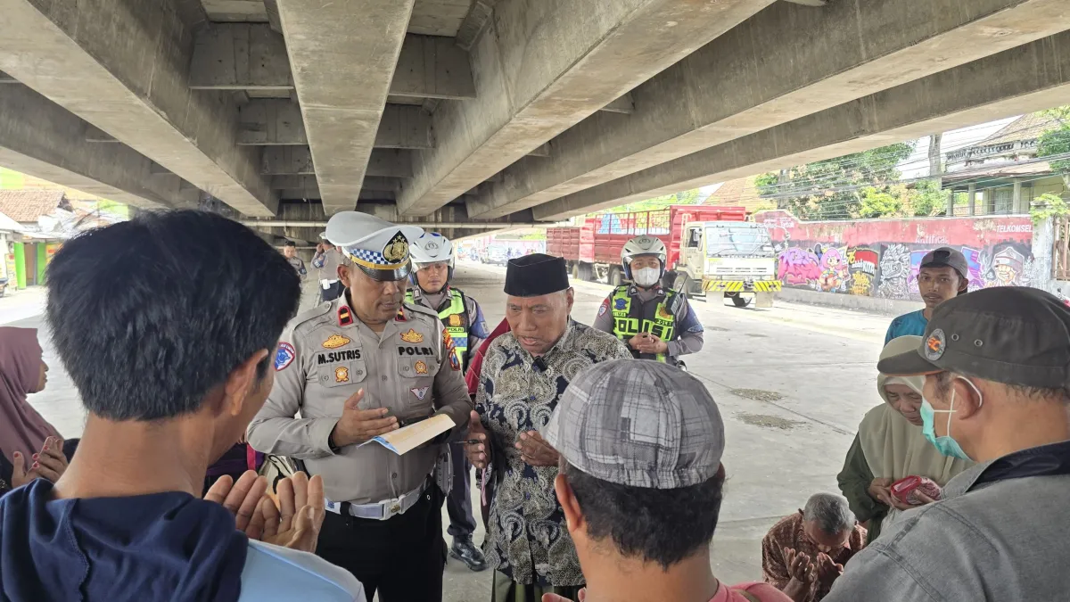 Polisi Jombang Ajak Pelanggar Arus Berdoa Bersama sebagai Sanksi