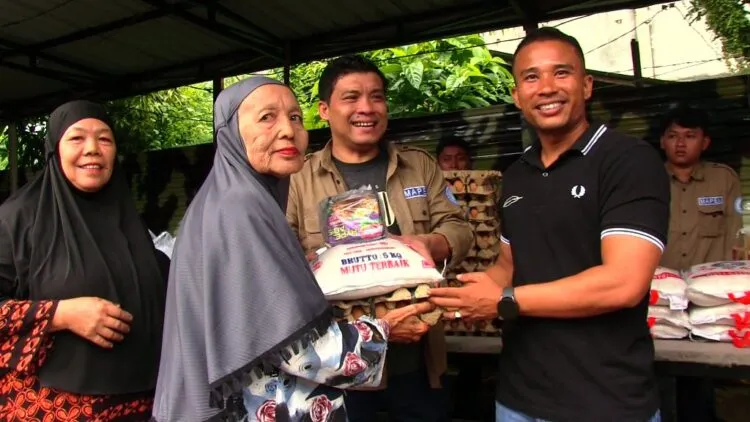Mapel Indonesia Santuni Anak Yatim dan Kaum Duafa Menyambut Ramadhan