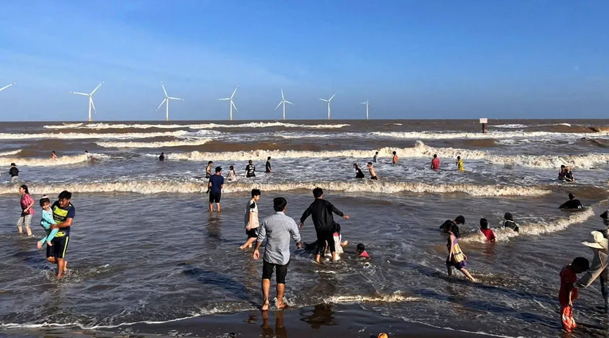 Kawasan Wisata Pantai Ba Dong Terima 16.000 Pengunjung Selama Tết