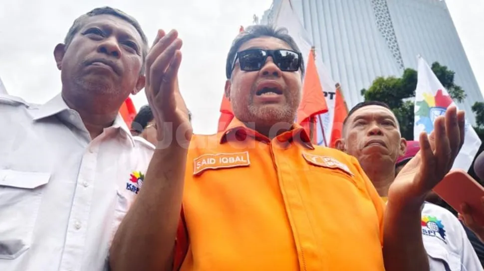 Ribuan Buruh Jawa Barat Gugat Gubernur Terkait Penetapan UMSK 2026