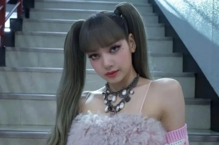 Lisa Blackpink Bintangi Film Romantis-Komedi Pertama di Netflix
