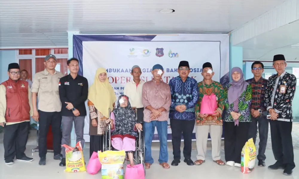 Bupati Anwar Sadat Resmikan Operasi Katarak Gratis dan Salurkan Bantuan ATENSI untuk Masyarakat Rentan