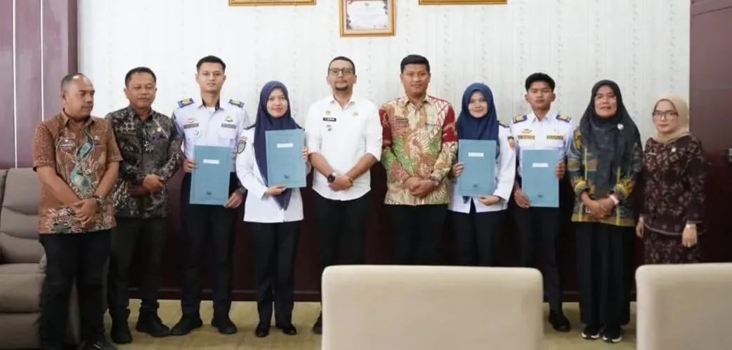 Bupati Labusel Resmikan Pengangkatan 5 CPNS Lulusan Politeknik Transportasi
