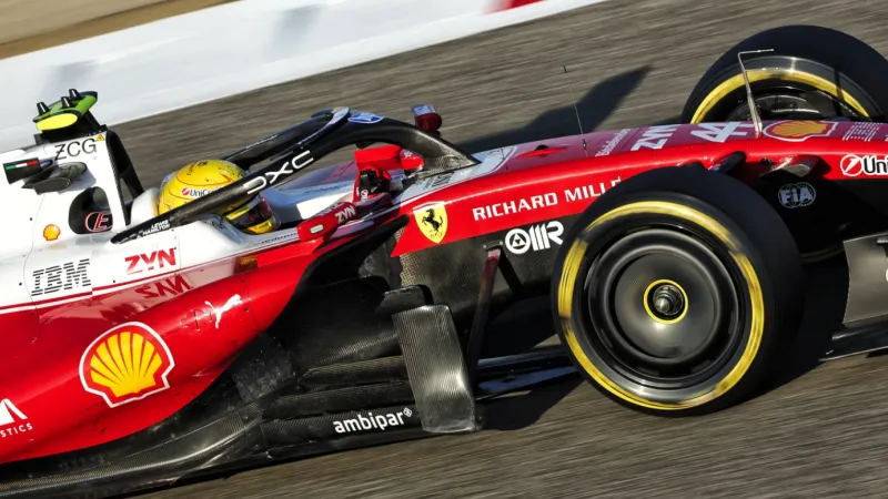 Hamilton Tunjukkan Akselerasi Impresif, Ferrari Siapkan Strategi Tanpa Turbo Lag
