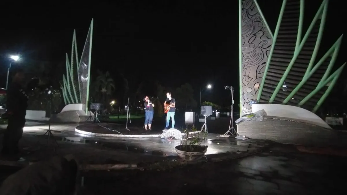 PKL Alun-Alun Lumajang Rayakan Akhir Pekan dengan Live Akustik dan Karaoke