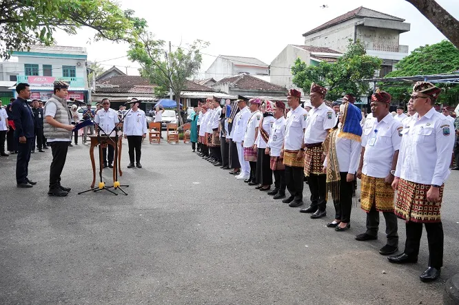 Pelantikan Pejabat di Terminal Pasar, Bupati Egi Ingatkan Pentingnya Realitas Pengabdian