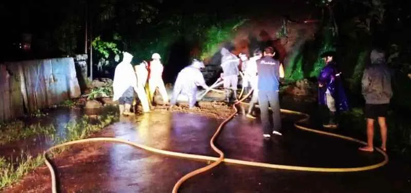 Jalur Utama Antosari-Pupuan Kembali Dibuka Setelah Terjadi Longsor dan Pohon Tumbang