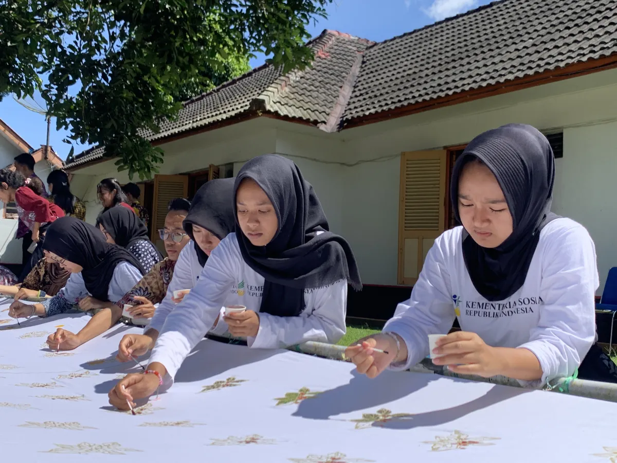 Peringatan Hari Batik Nasional di Sentra Terpadu Kartini Temanggung