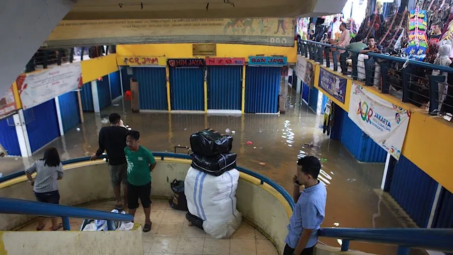 Banjir Rendam Pasar Cipulir, Aktivitas Pedagang Terhambat