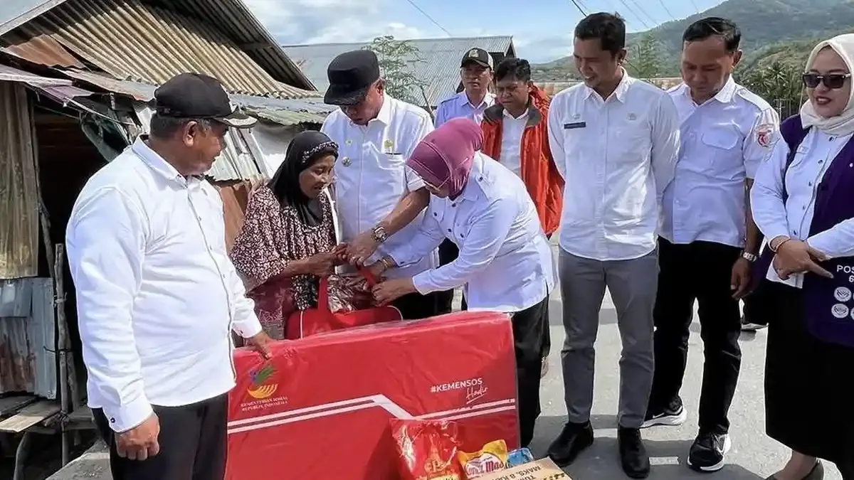 Bupati Sigi Serahkan Bantuan Sosial Langsung ke Rumah Warga
