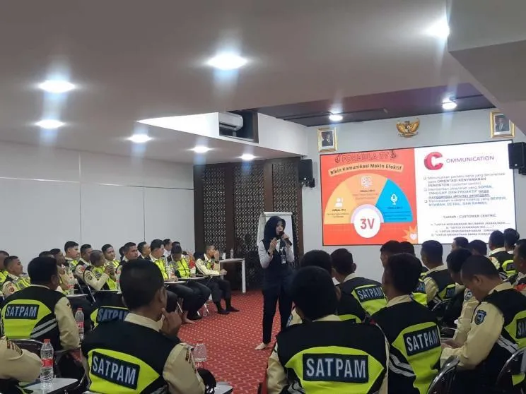Pelatihan Etika Komunikasi untuk Personel Keamanan KAI Services