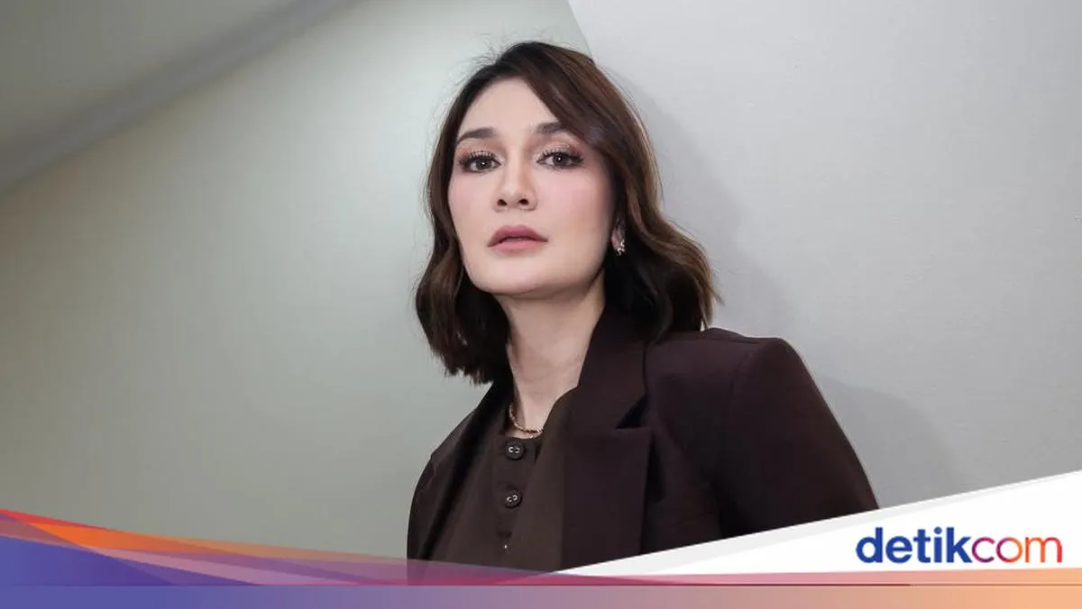 Selebriti Indonesia Tampil Berbeda dengan Gaya Rambut Pendek