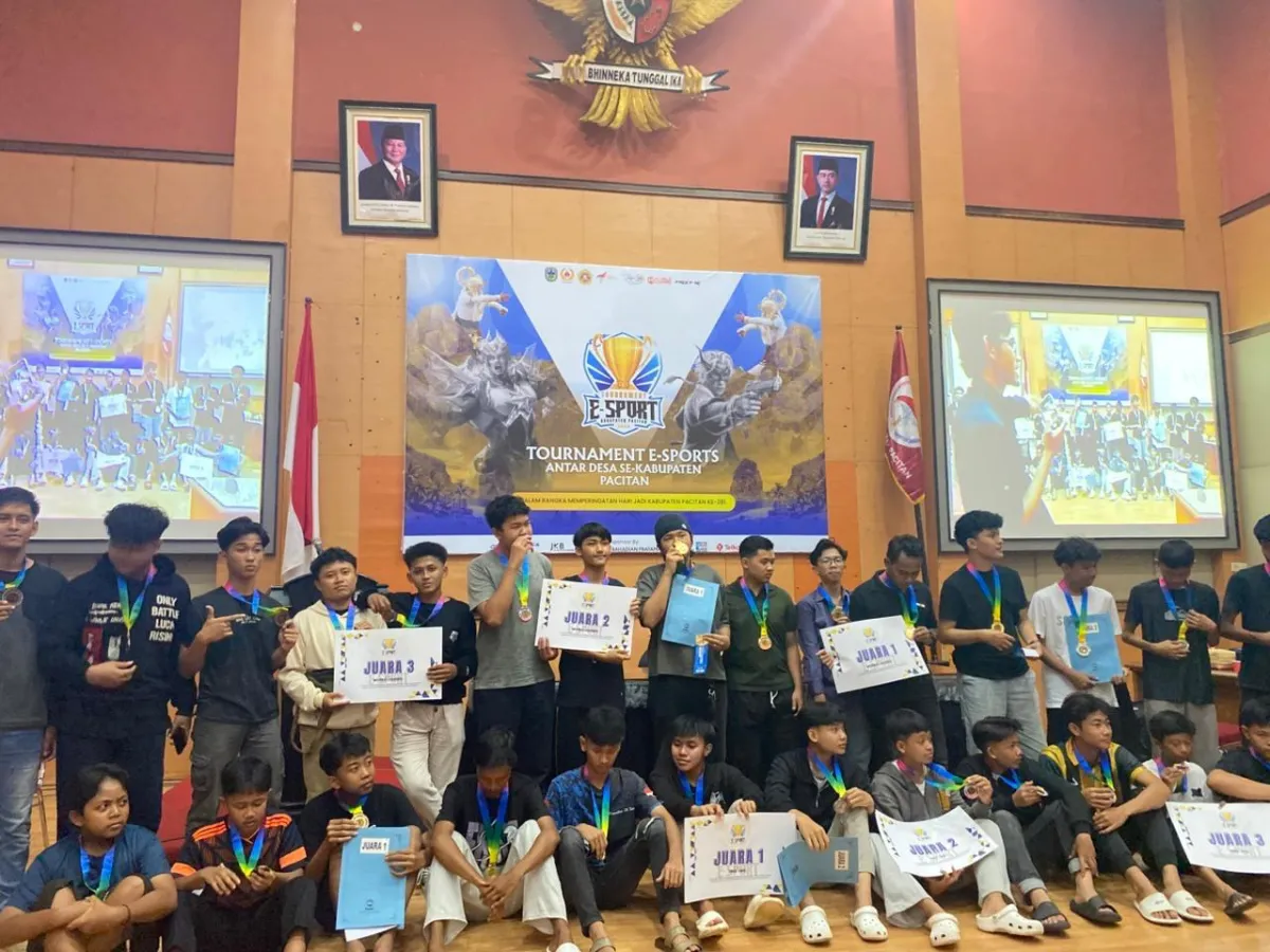 Ridho Kurniawan Raih Juara Turnamen Mobile Legends di Pacitan