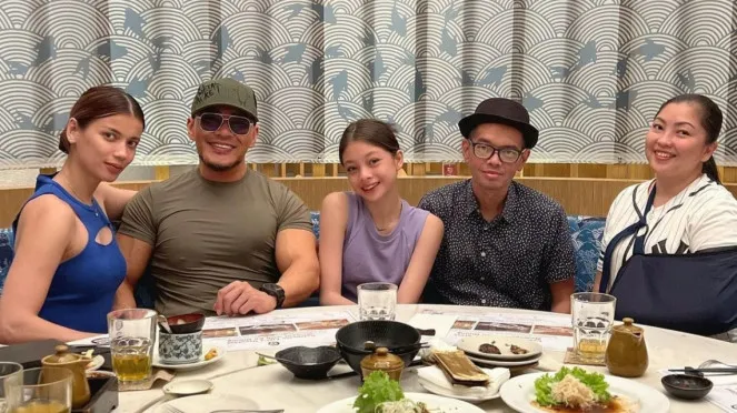 Deddy Corbuzier Berbagi Momen Bahagia Bersama Orang Tua Kandung Nada Tarina Putri