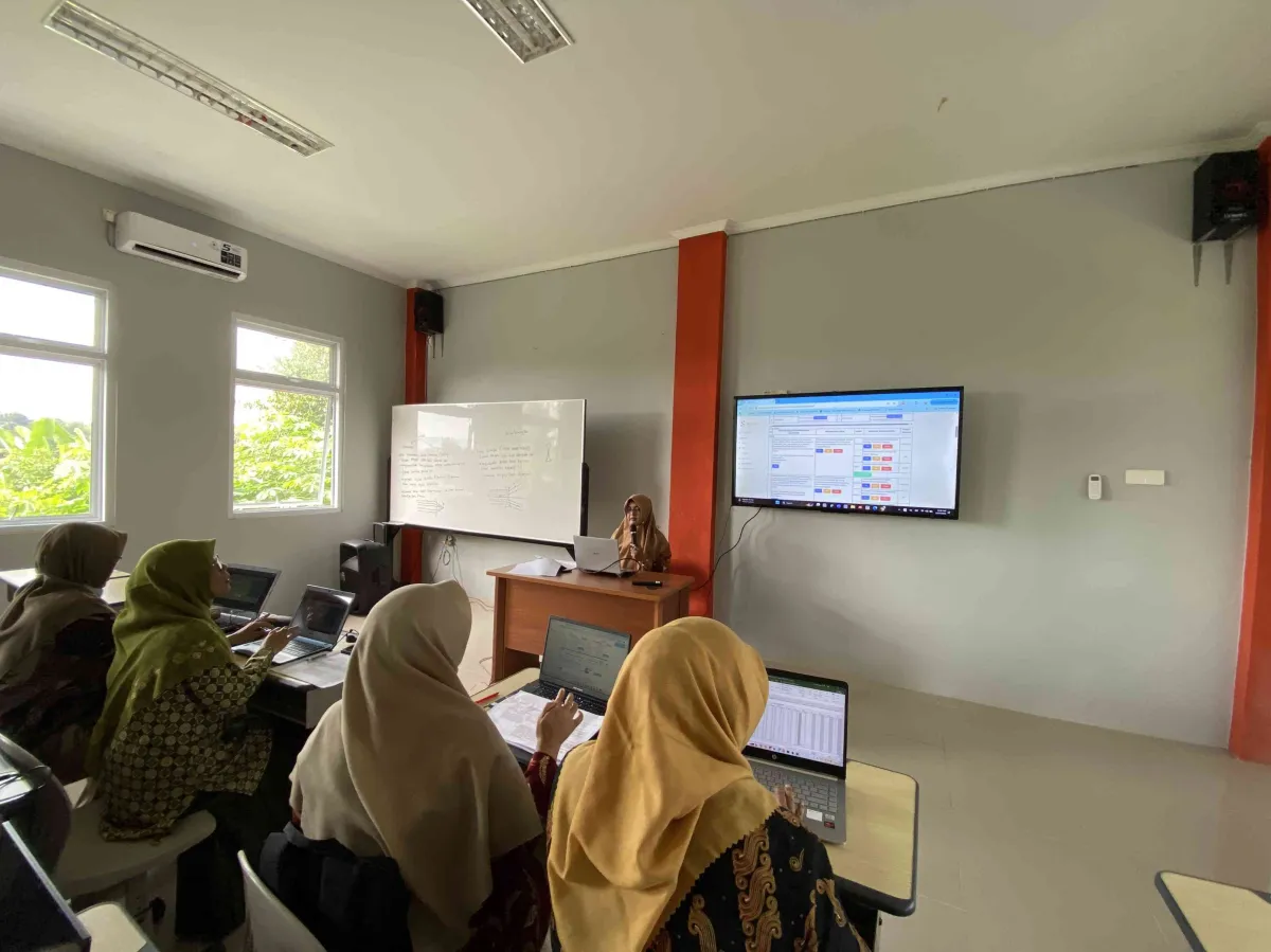 MTsN 2 Banyumas Tingkatkan Kinerja Guru Melalui Workshop E-Kinerja