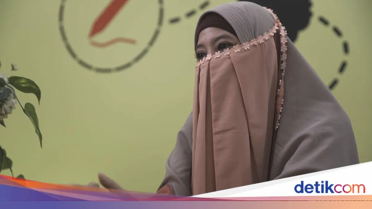 Artis Hijrah: Memilih Jalan Spiritual atau Tetap Berkarier