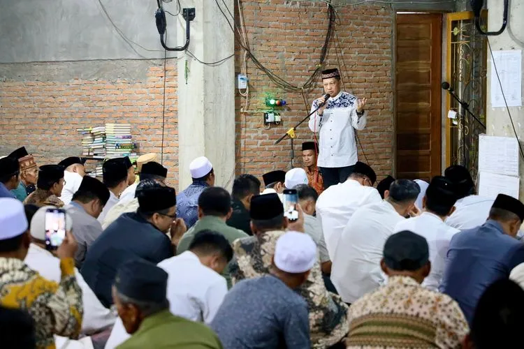 Mendagri Tito Karnavian Shalat Tarawih Bersama Masyarakat Aceh Tamiang