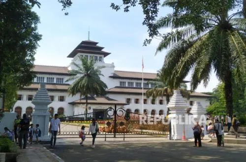 Candi Bentar Ditetapkan sebagai Gerbang Gedung Sate, Budayawan Cirebon Apresiasi Langkah Ini