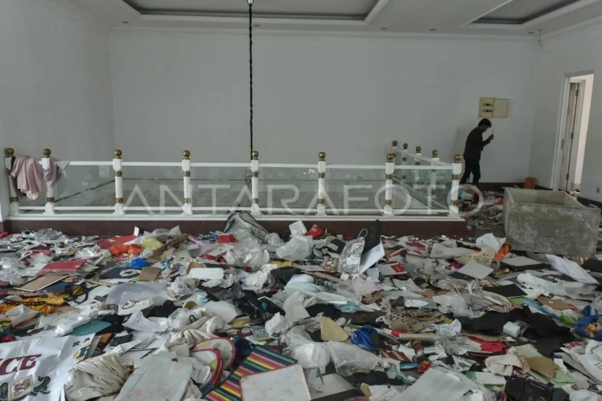 Tiga Tersangka Penjarahan Rumah Uya Kuya Ditangkap Polisi