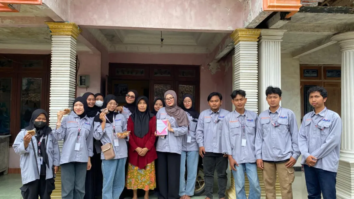 Mahasiswa UMG Sosialisasikan Pentingnya Sertifikasi Halal untuk UMKM di Desa Bangeran