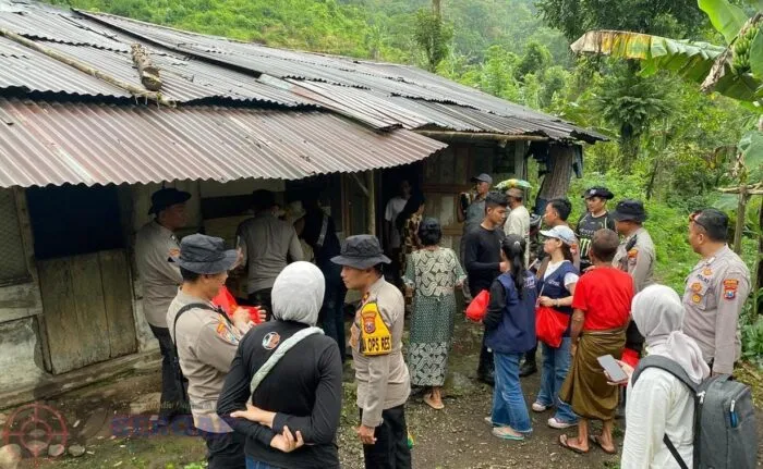 Polres Jember Salurkan Bansos ke Desa Terpencil