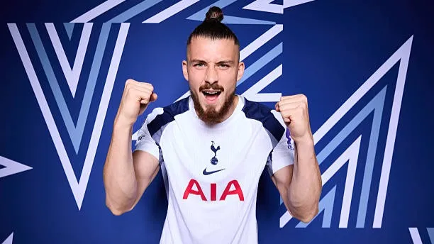 AS Roma Negosiasi Transfer Radu Dragusin dari Tottenham
