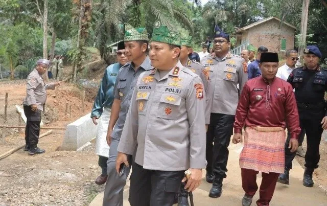 Kapolda Riau Tinjau Pembangunan Jembatan Strategis di Kampar