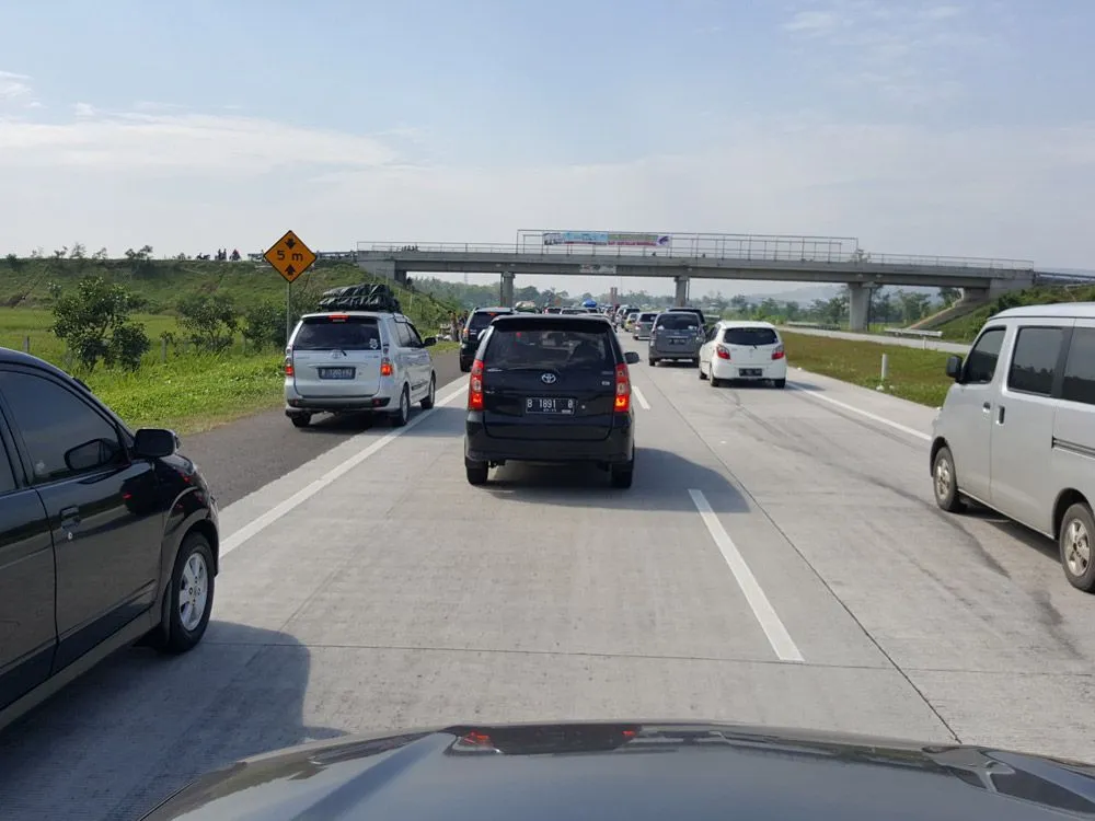 Volume Kendaraan di Gerbang Tol Cipali Meningkat Signifikan Menjelang Libur