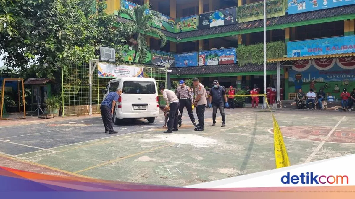 Kecelakaan Maut: Mobil Hantam Gerbang Sekolah di Jakarta Utara