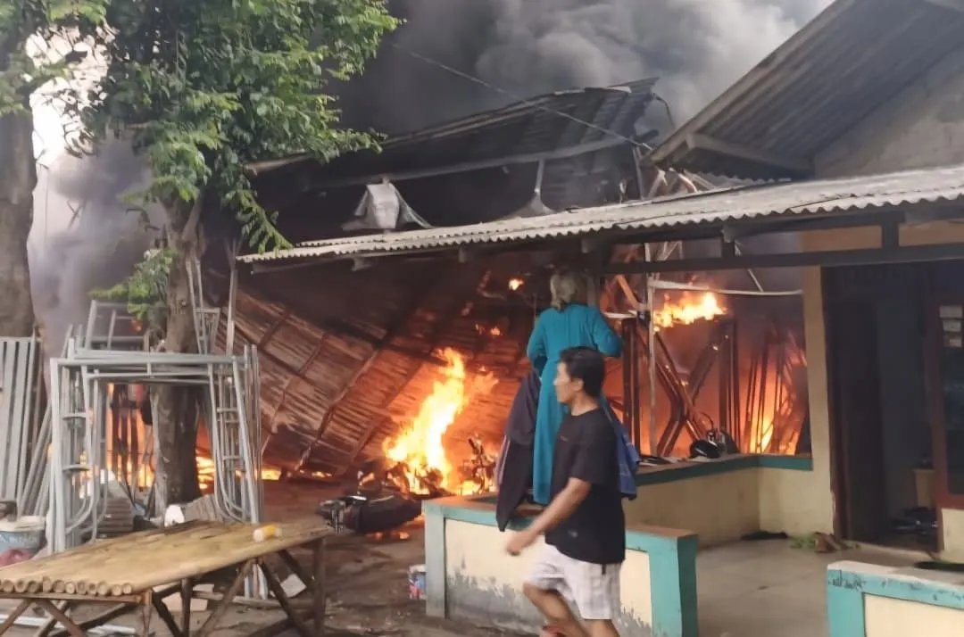 Gudang Dekorasi di Pondok Aren Terbakar Diduga Akibat Korsleting Listrik