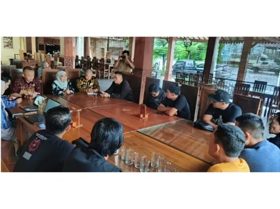 DLH Sukabumi dan Pengusaha Batu Hijau Kolaborasi Ciptakan Lingkungan Berkelanjutan