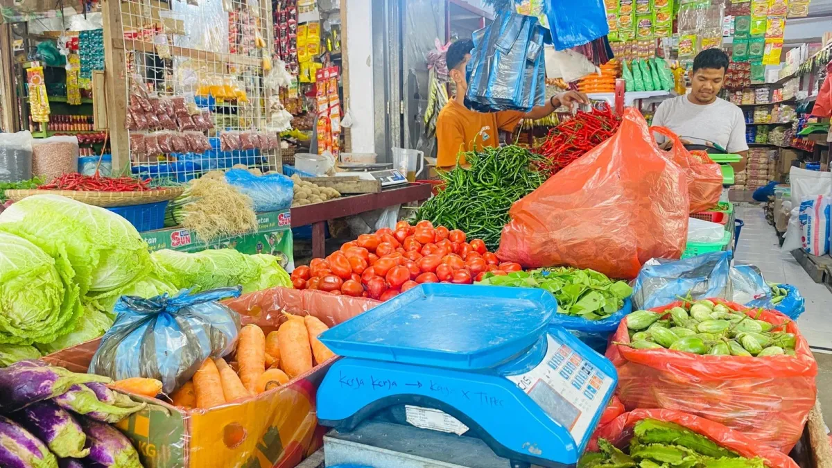 Kenaikan Harga Tomat di Pasar Rukoh Mencapai Dua Kali Lipat