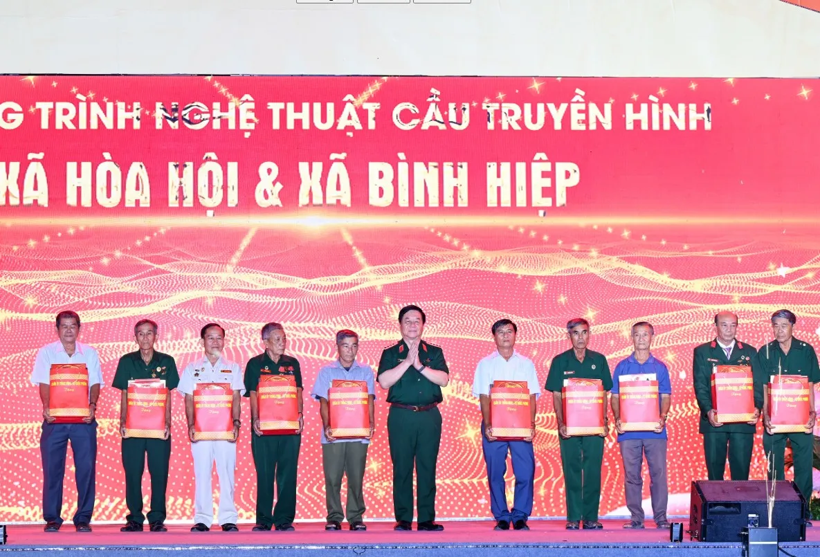 Dukungan Sosial untuk Daerah Perbatasan Rayakan Ulang Tahun Partai Komunis Vietnam