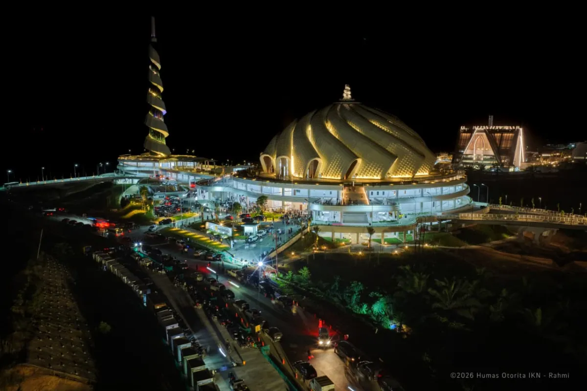 Ribuan Jamaah Memadati Masjid Negara IKN untuk Salat Tarawih Perdana 1447 H