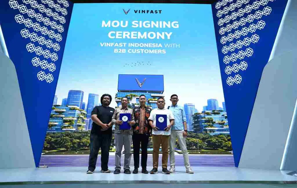 VinFast dan Mitra Tandatangani MoU Penyediaan 400 Unit Limo Green untuk Transportasi Ramah Lingkungan