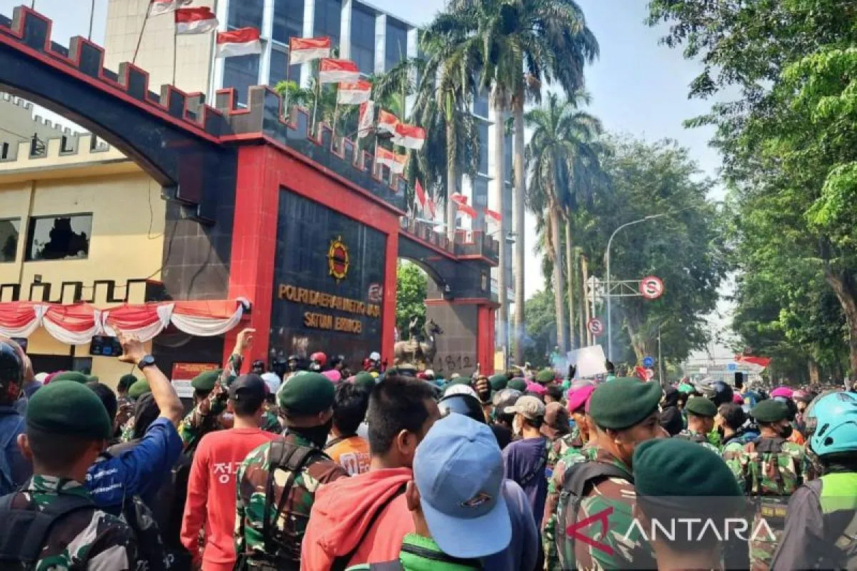 Ratusan Demonstran Serukan Aspirasi di Mako Brimob Kwitang