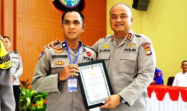 Aiptu Burhanuddin Dapat Penghargaan Kapolda Sulbar atas Dedikasi dalam Membangun Toleransi