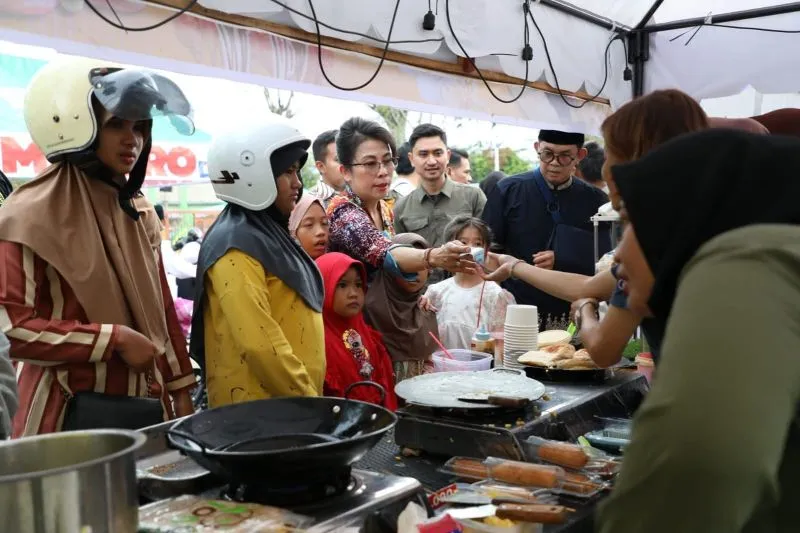 Wali Kota Singkawang Ajak Warga Nikmati Takjil di Pasar Juadah Ramadan