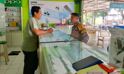 Bhabinkamtibmas Trirenggo Edukasi Waspada Penipuan Transaksi di Wilayah Usaha