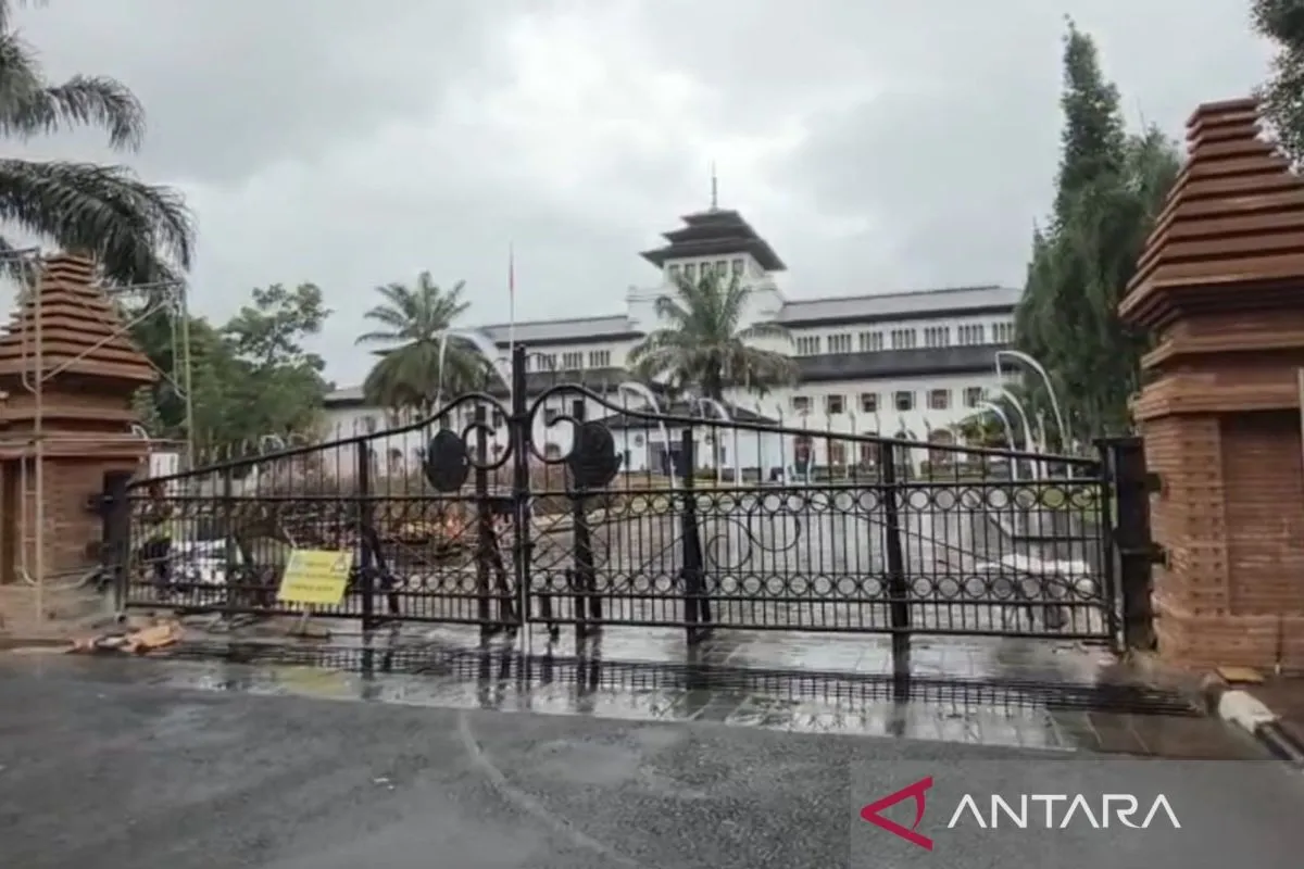 Gerbang Candi Bentar di Gedung Sate: Menyelaraskan Warisan Budaya dan Arsitektur Modern