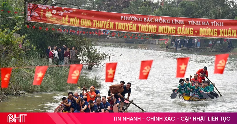 Penutupan Festival Balap Perahu Tradisional di Sungai Minh