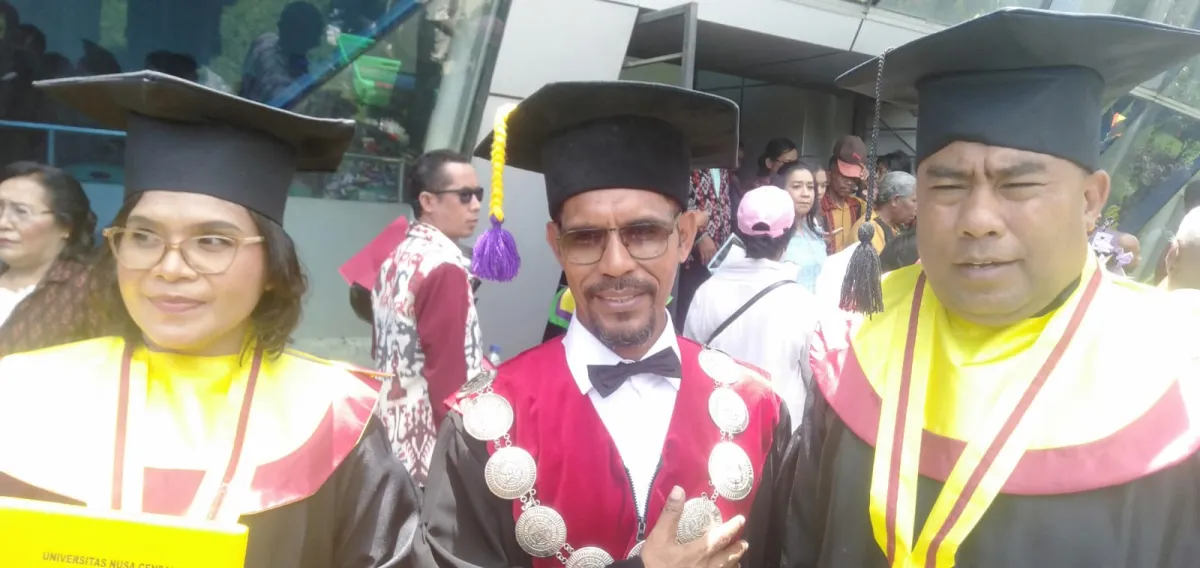 Wisudawan Undana: Pekerjaan Bukan Penghalang untuk Tingkatkan Pendidikan
