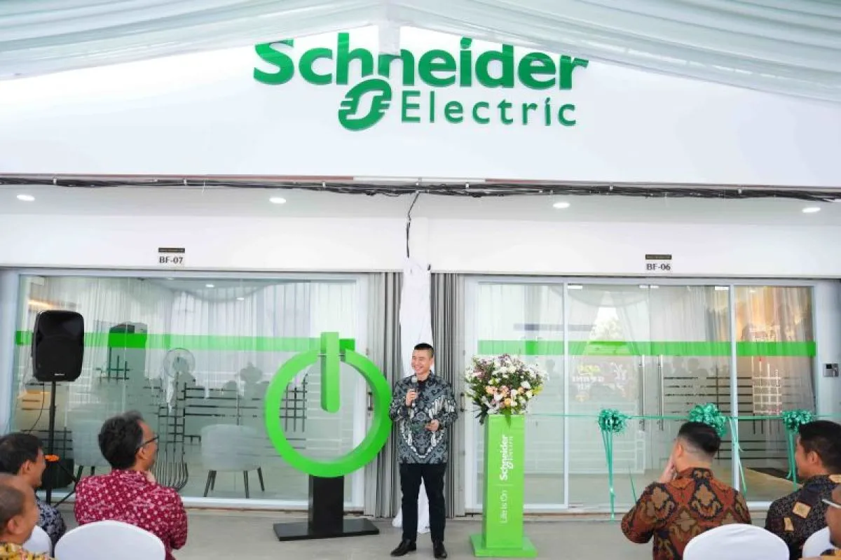Schneider Electric Resmikan Service Hub di Batam untuk Tingkatkan Layanan Pelanggan