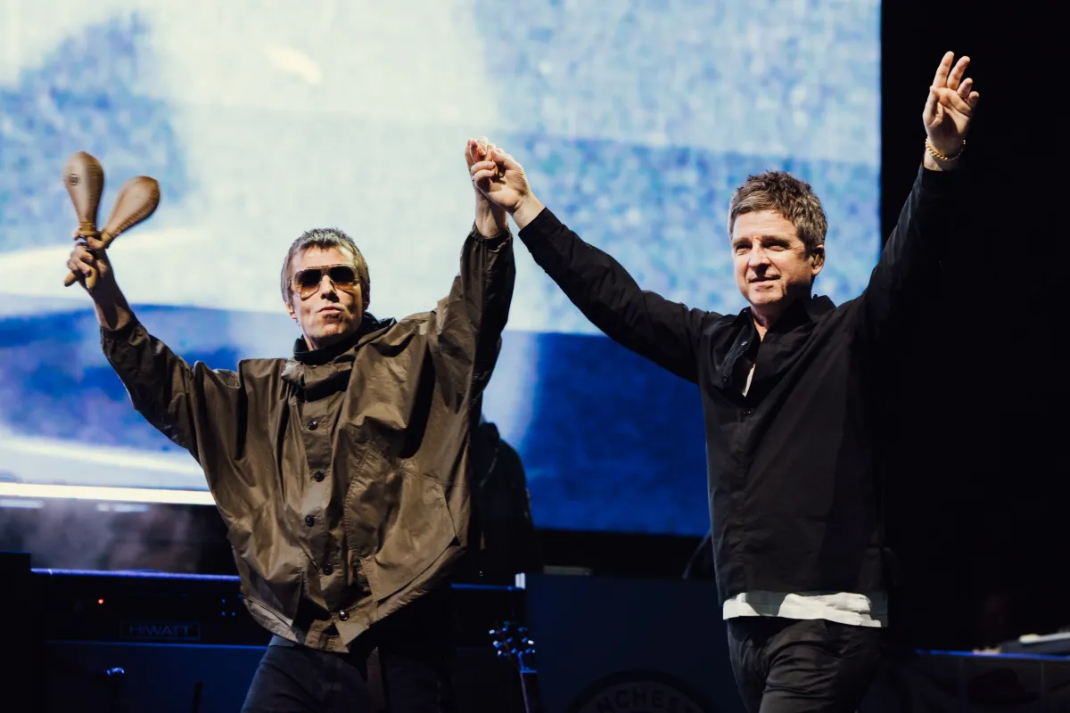 Oasis Rayakan 30 Tahun 'Don't Look Back in Anger' dengan Rilis Visualiser Baru