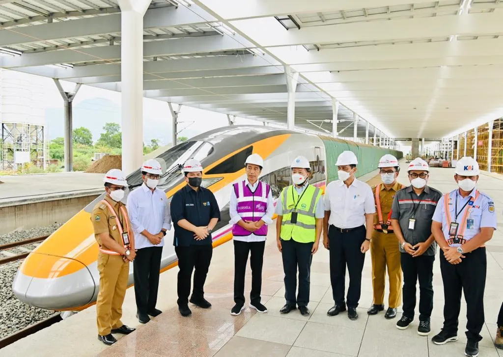 Presiden Jokowi Tinjau Proyek Kereta Cepat Jakarta-Bandung yang Sudah Mencapai 88,8 Persen