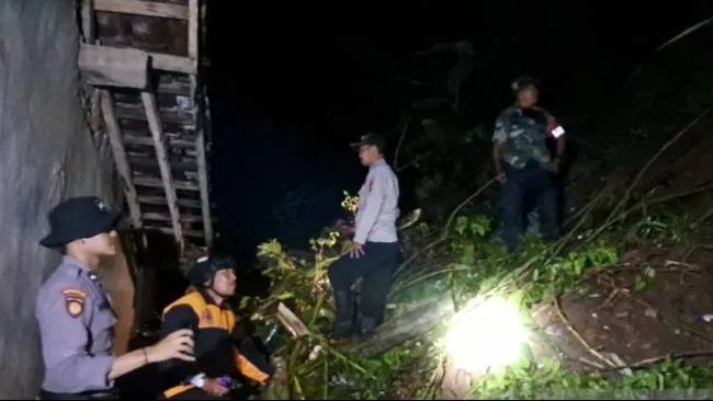 Dua Rumah Warga di Situbondo Rusak Akibat Longsor