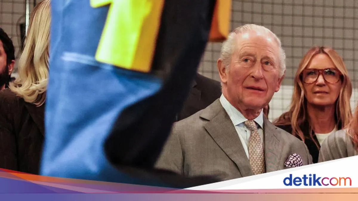 Raja Charles Tunjukkan Dukungan di London Fashion Week Usai Penangkapan Pangeran Andrew